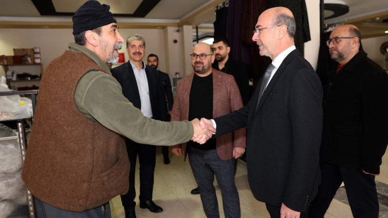 BAŞKAN PEKYATIRMACI TEKSTİL PAZARI ESNAFINI ZİYARET ETTİ