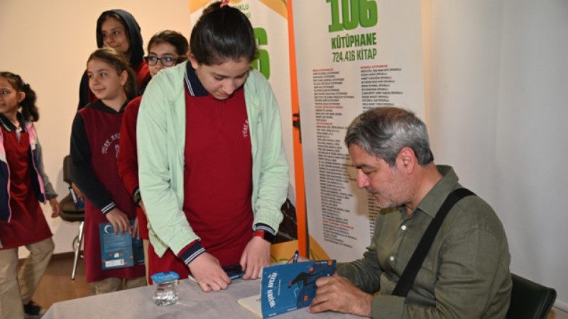 SELÇUKLU BELEDİYESİ ÖĞRENCİLERİ YAZARLARLA BULUŞTURUYOR
