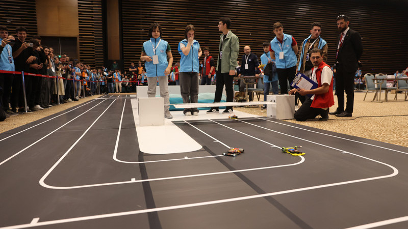 SELÇUKLU TEKNO-SEL ROBOT YARIŞMASI GENÇLERİN YOĞUN İLGİSİ İLE BAŞLADI