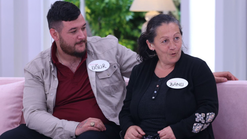 - HİÇ GÖRMEDİĞİ ANNESİNE ESRA EROL KAVUŞTURDU!