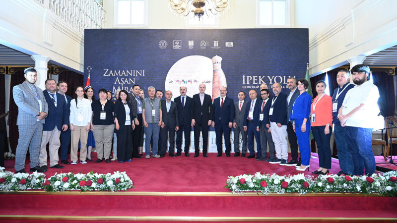 TBMM BAŞKANI KURTULMUŞ “ZAMANINI AŞAN MİRAS; İPEK YOLU SERGİ VE SEMPOZYUMU”NUN AÇILIŞINA KATILDI