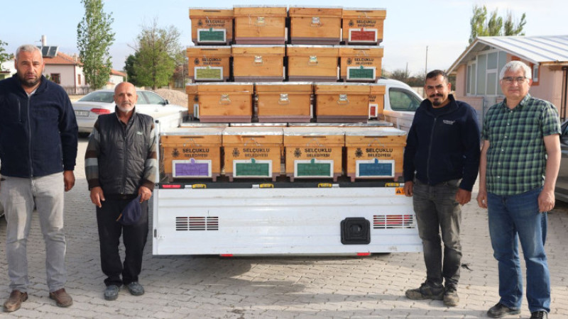 ARILI KOVAN DESTEĞİ PROJESİNDE ARI VE KOVANLARI DAĞITILDI