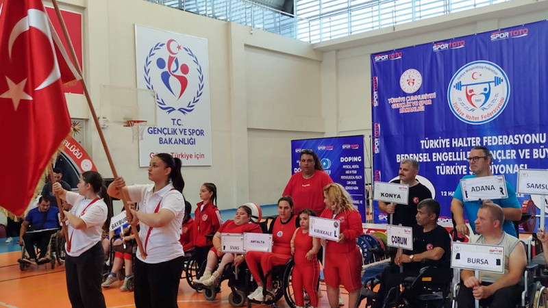 MERAMLI HALTERCİLERDEN TÜRKİYE ŞAMPİYONASI'NDA ÇİFTE ZAFER