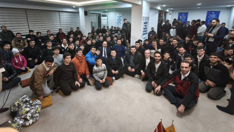 Başkan Altay çalışan gençlerle buluştu; 