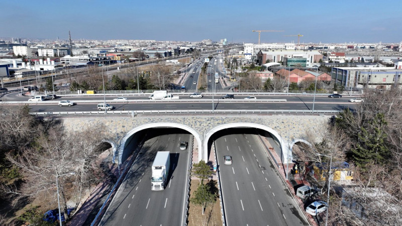 Başkan Altay: “Marangozlar Kavşağı tüm şeritleri ve yonca bağlantılarıyla hizmet vermeye başladı”