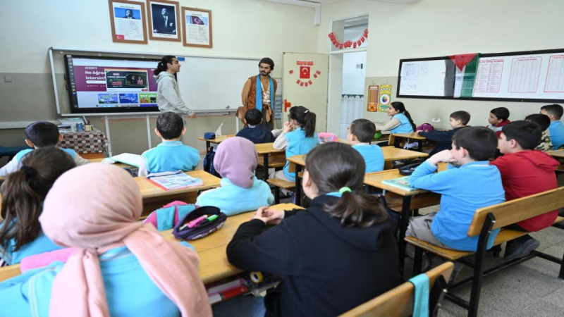 Başkan Altay’dan geleceğe yatırım: 165 bin öğrenciye “Tasarruf ve Milli Teknoloji” eğitimi!