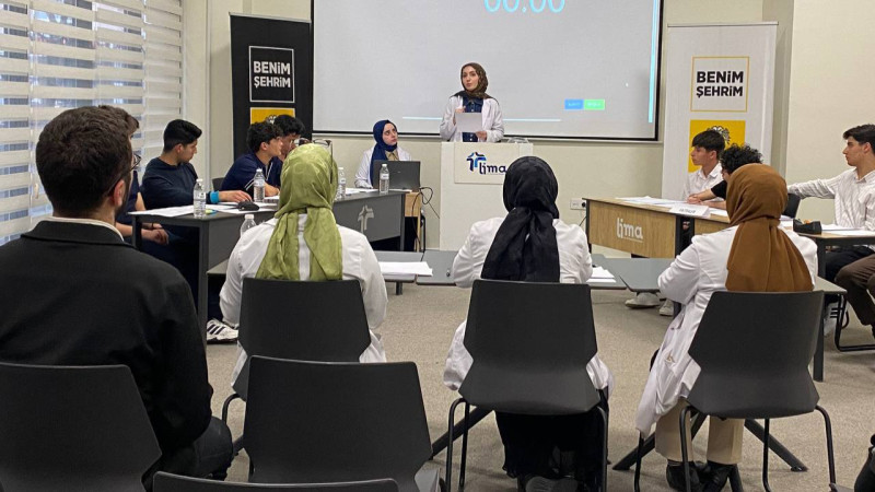 Konya’da genç zihinler sahneye çıkıyor! LİMA münazara yarışması başladı